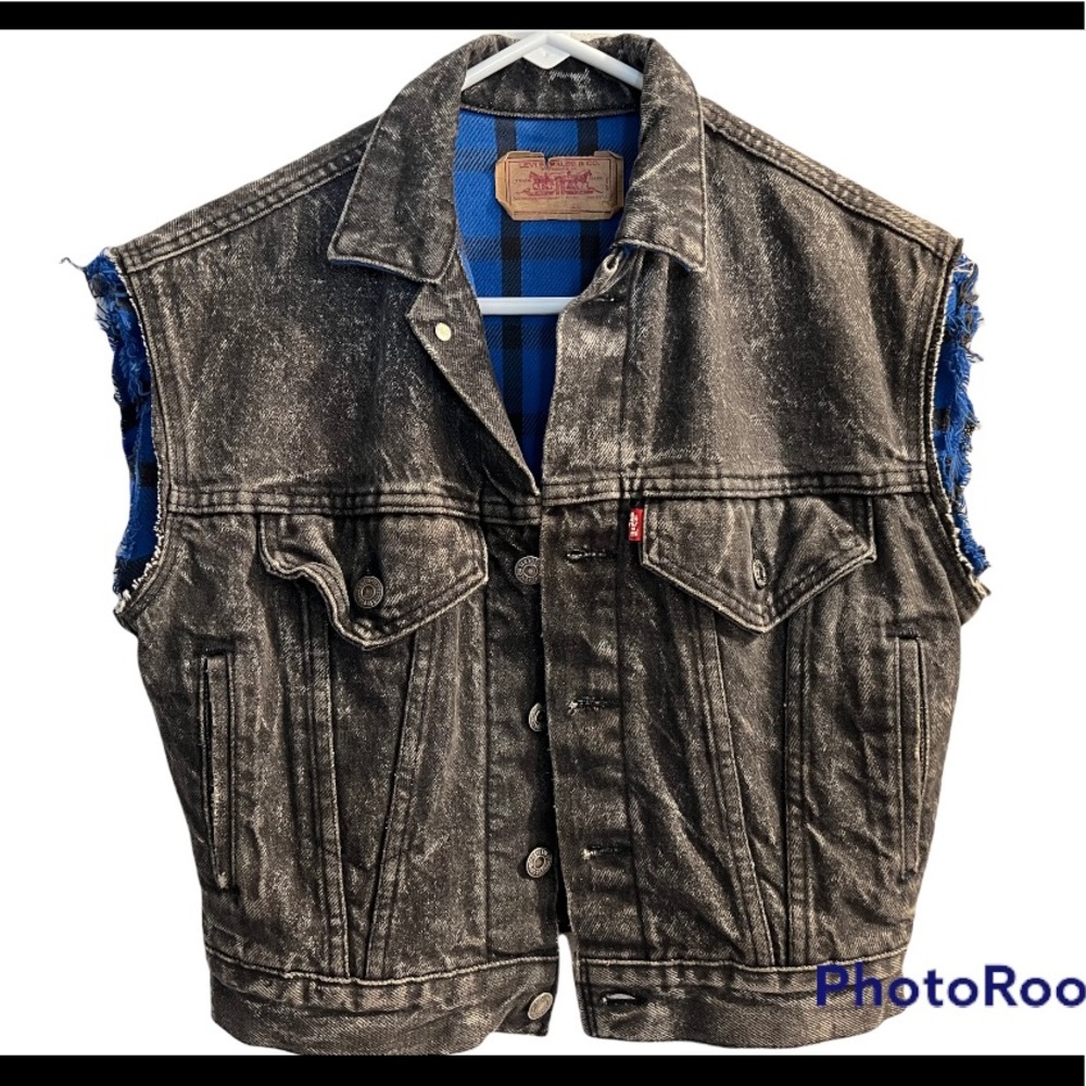 Rare Levis Grey Vest With Blue Flannel Inside Vest.